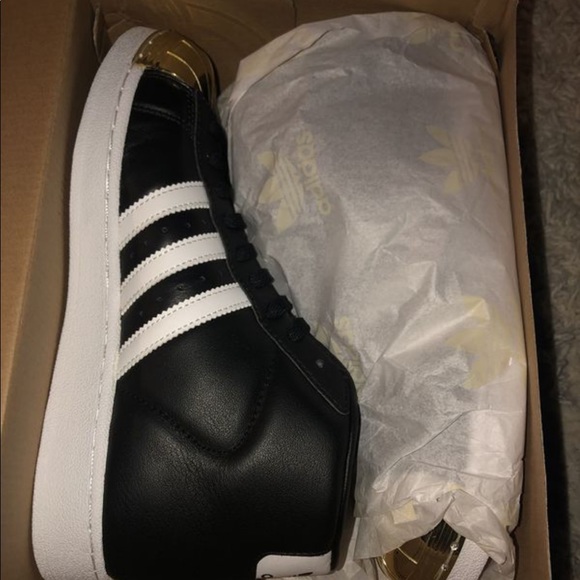 Adidas classic high tops - Picture 2 of 2
